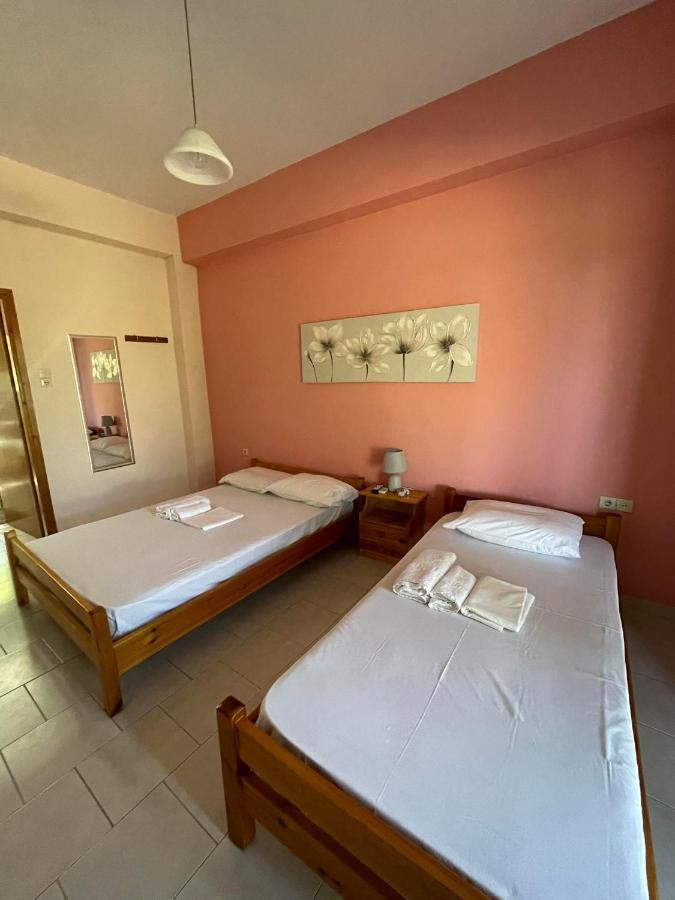 Yfantis Sakis Apartment'S Eratini Extérieur photo
