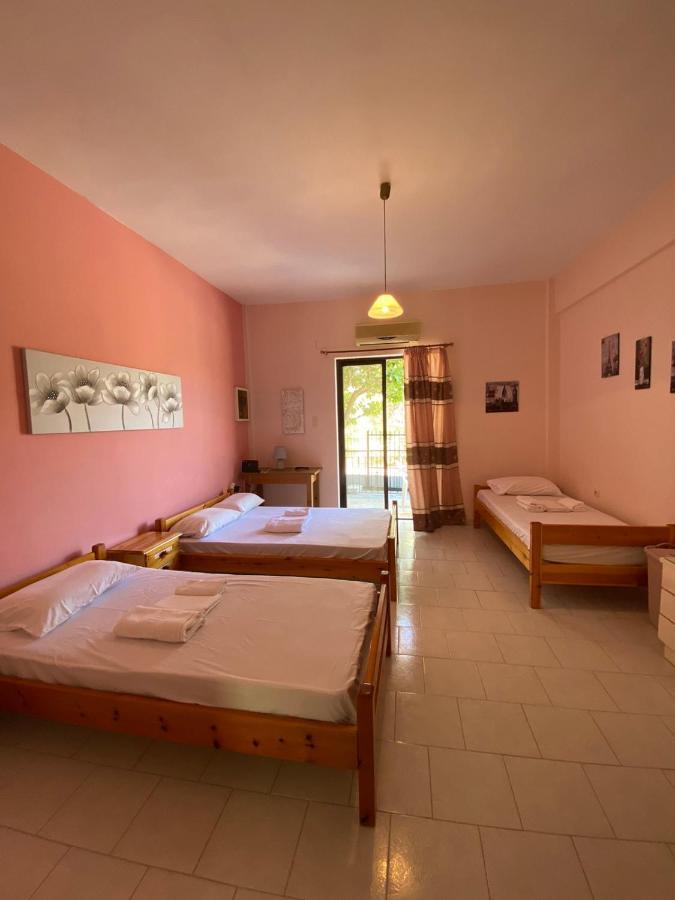 Yfantis Sakis Apartment'S Eratini Extérieur photo