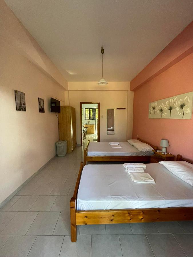 Yfantis Sakis Apartment'S Eratini Extérieur photo
