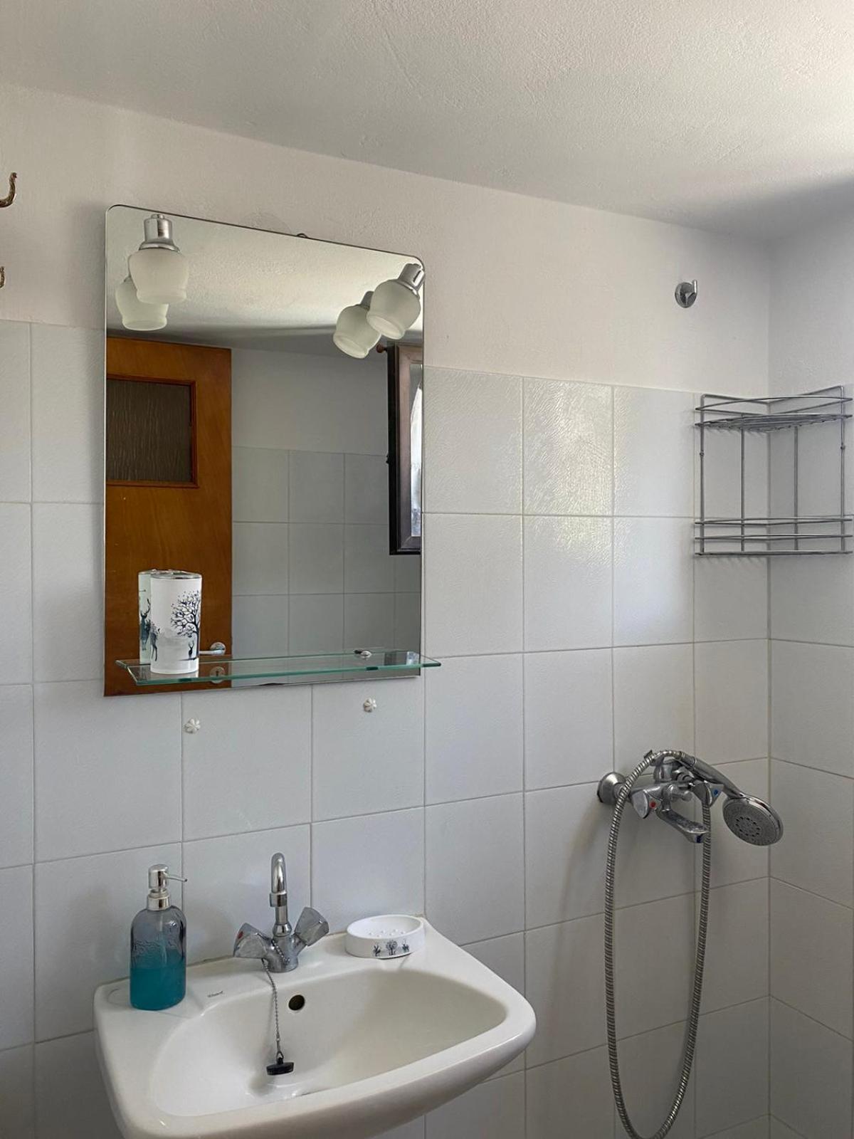 Yfantis Sakis Apartment'S Eratini Extérieur photo