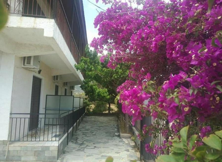 Yfantis Sakis Apartment'S Eratini Extérieur photo
