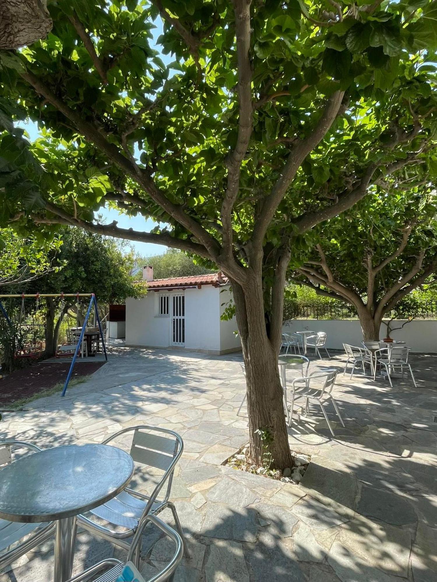 Yfantis Sakis Apartment'S Eratini Extérieur photo